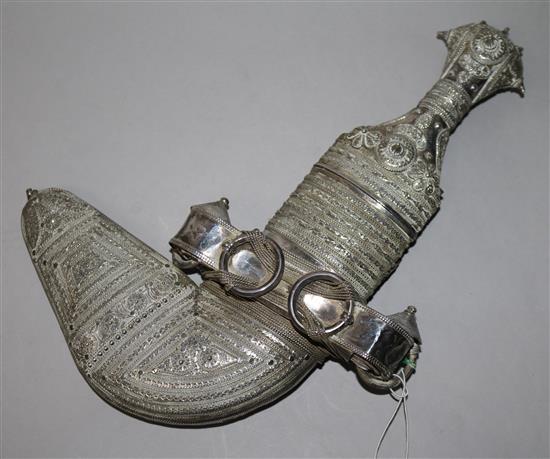 An Omani silver khanjar